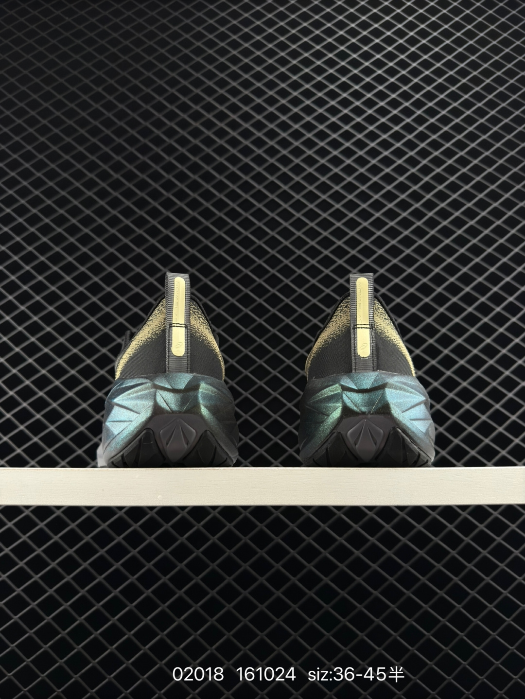 Asics Novablast 4 platinum