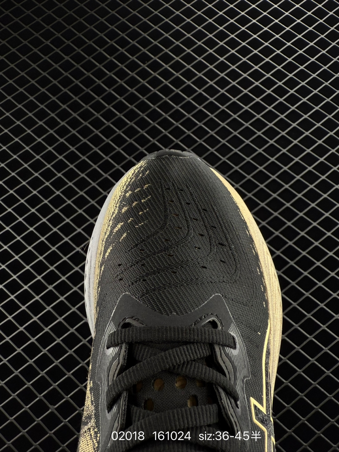 Asics Novablast 4 platinum