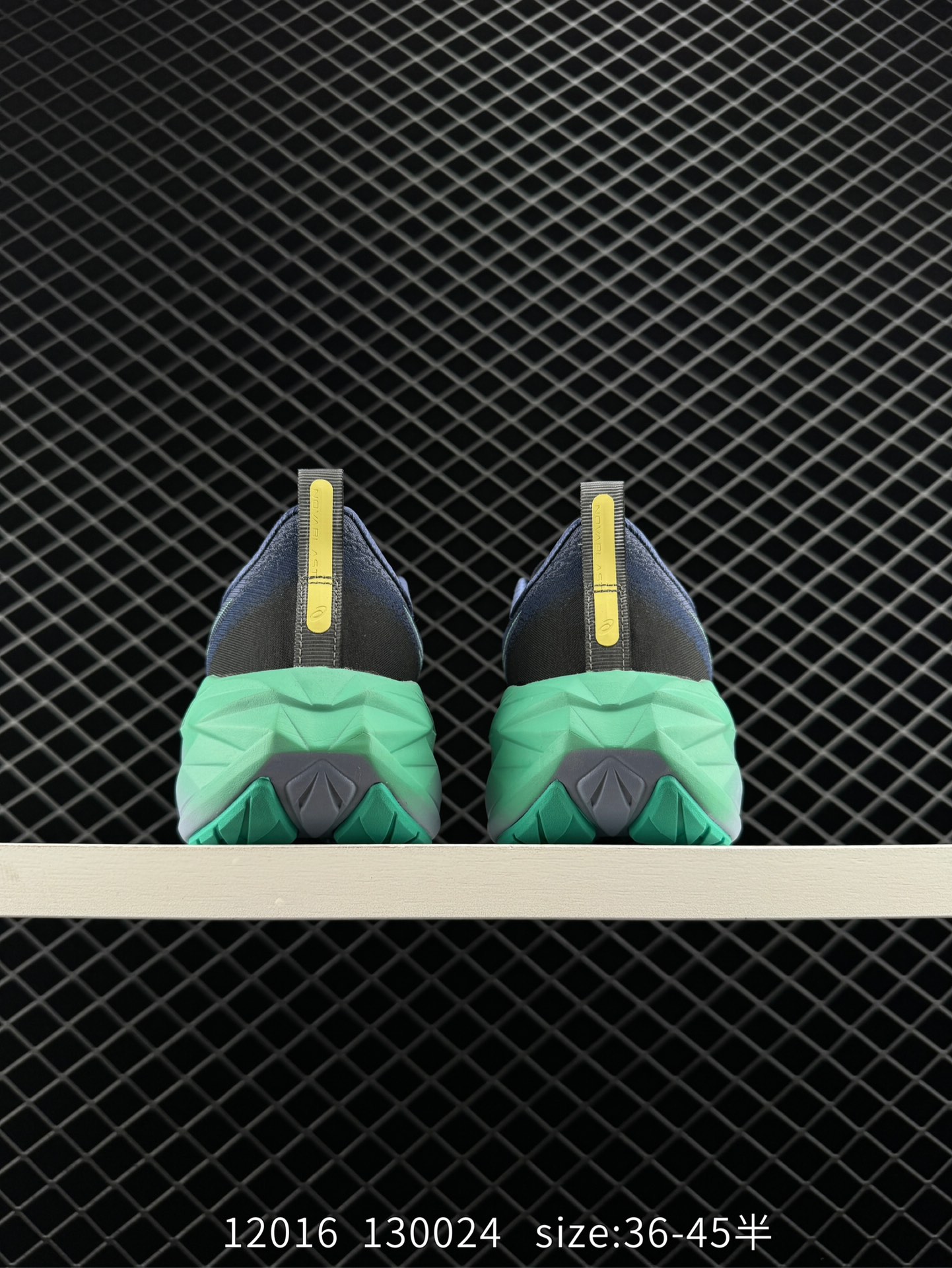 Asics Novablast 4 platinum