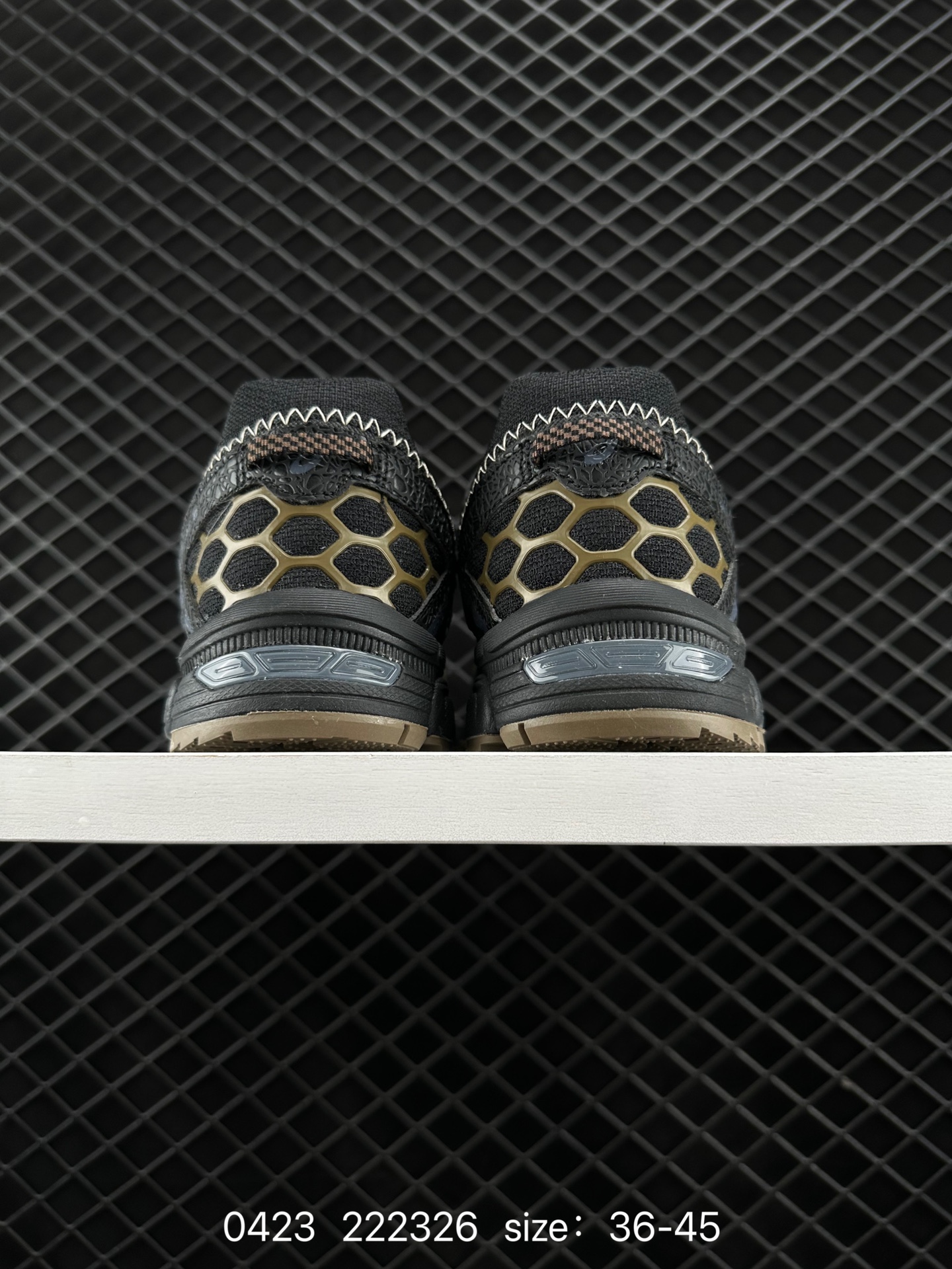 ASICS   GEL-KAHANA 8