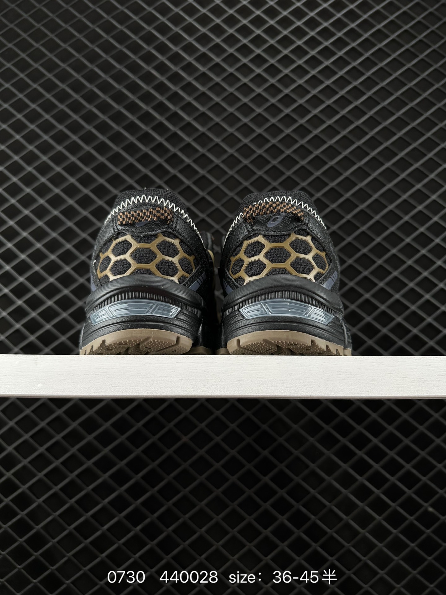 ASICS   GEL-KAHANA 8