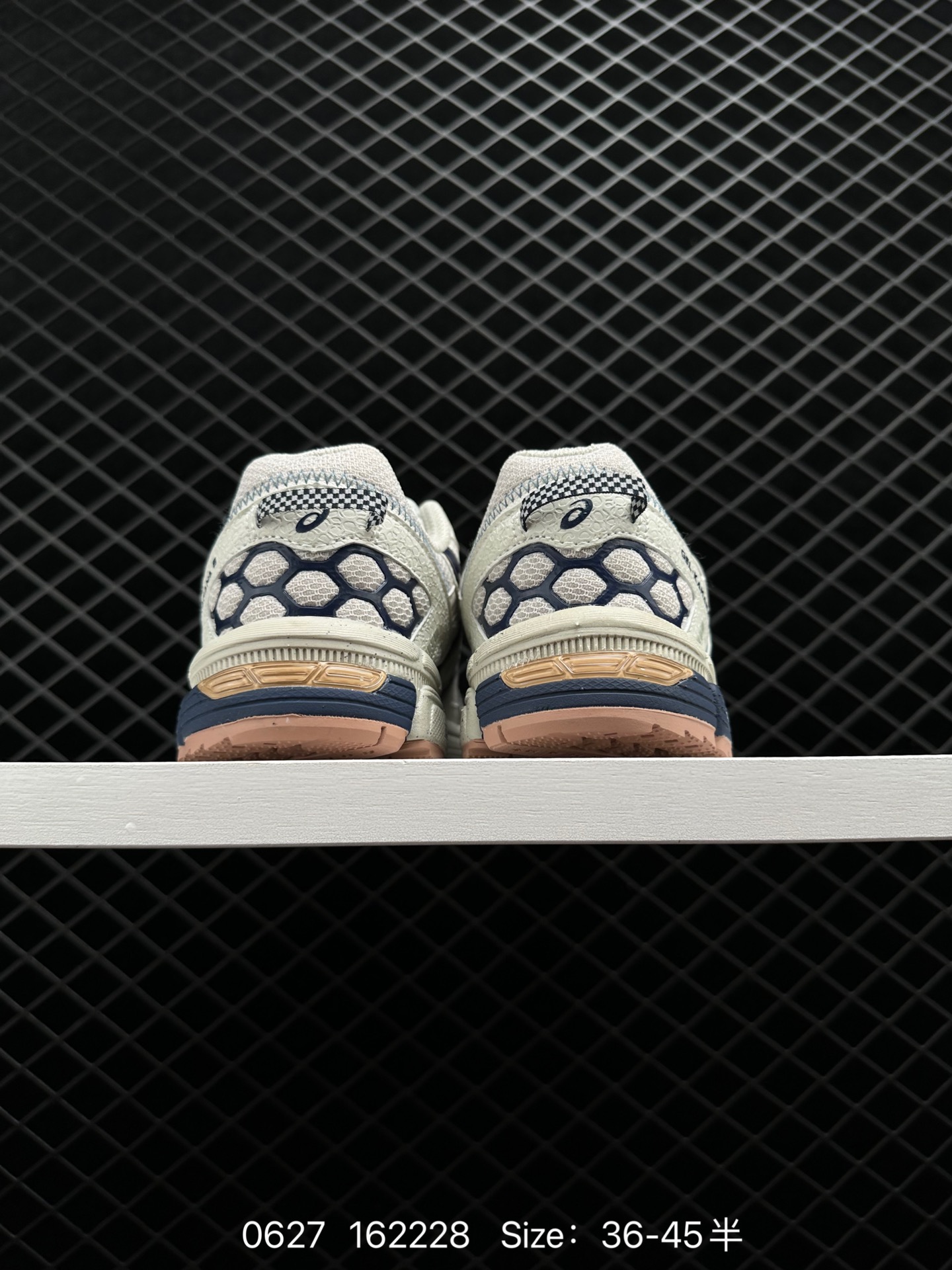 ASICS   GEL-KAHANA 8