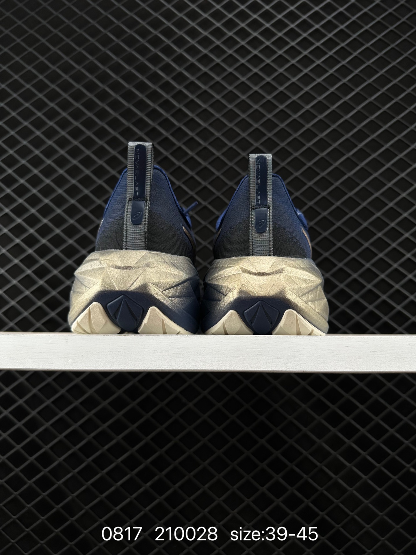 Asics  2024  ASICS NOVABLAST 4