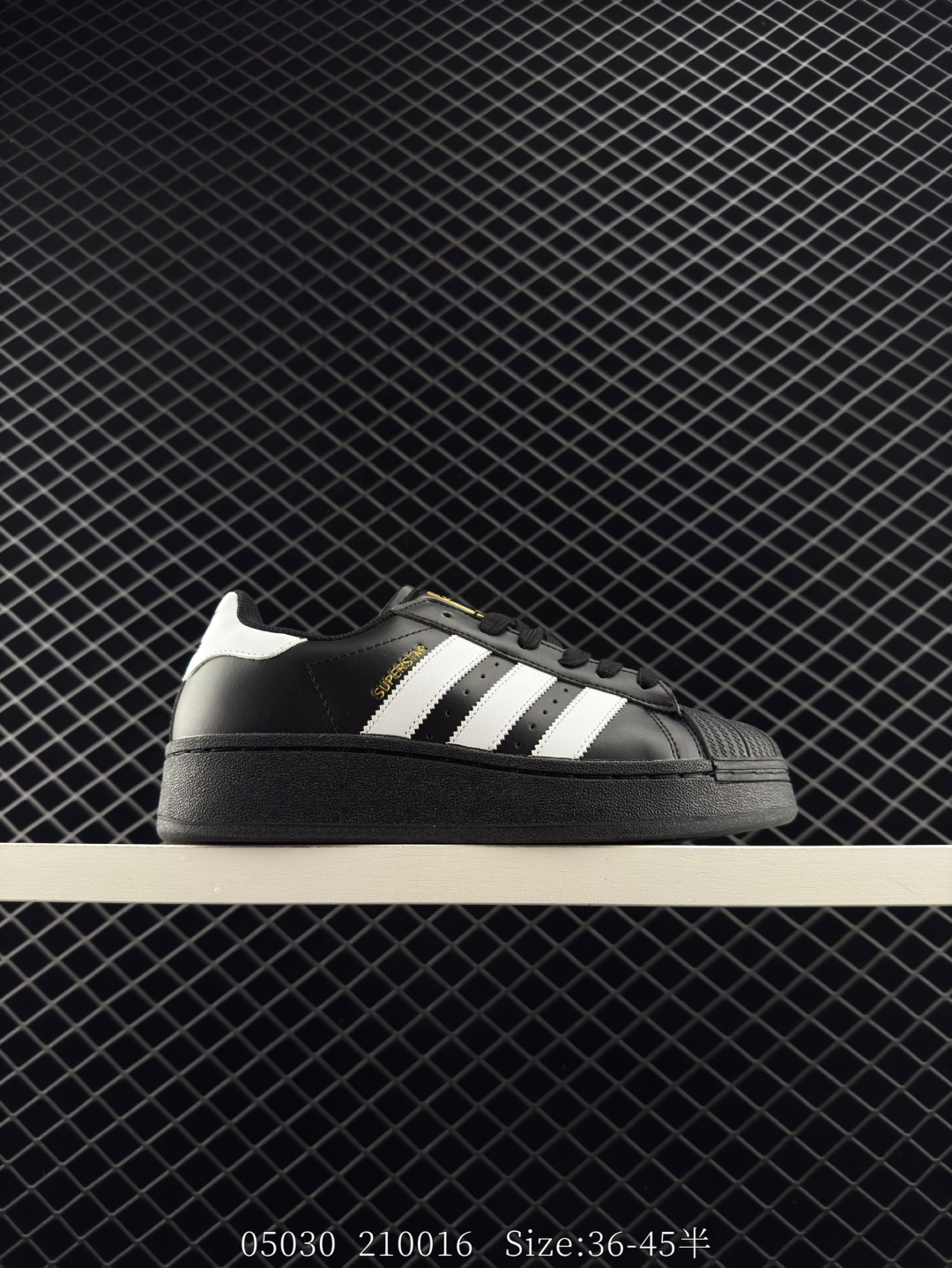 Adidas Originals Superstar XLG Adidas Originals Superstar XLG