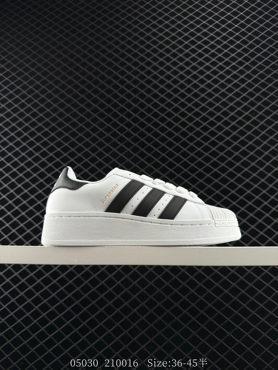 Adidas Originals Superstar XLG Adidas Originals Superstar XLG