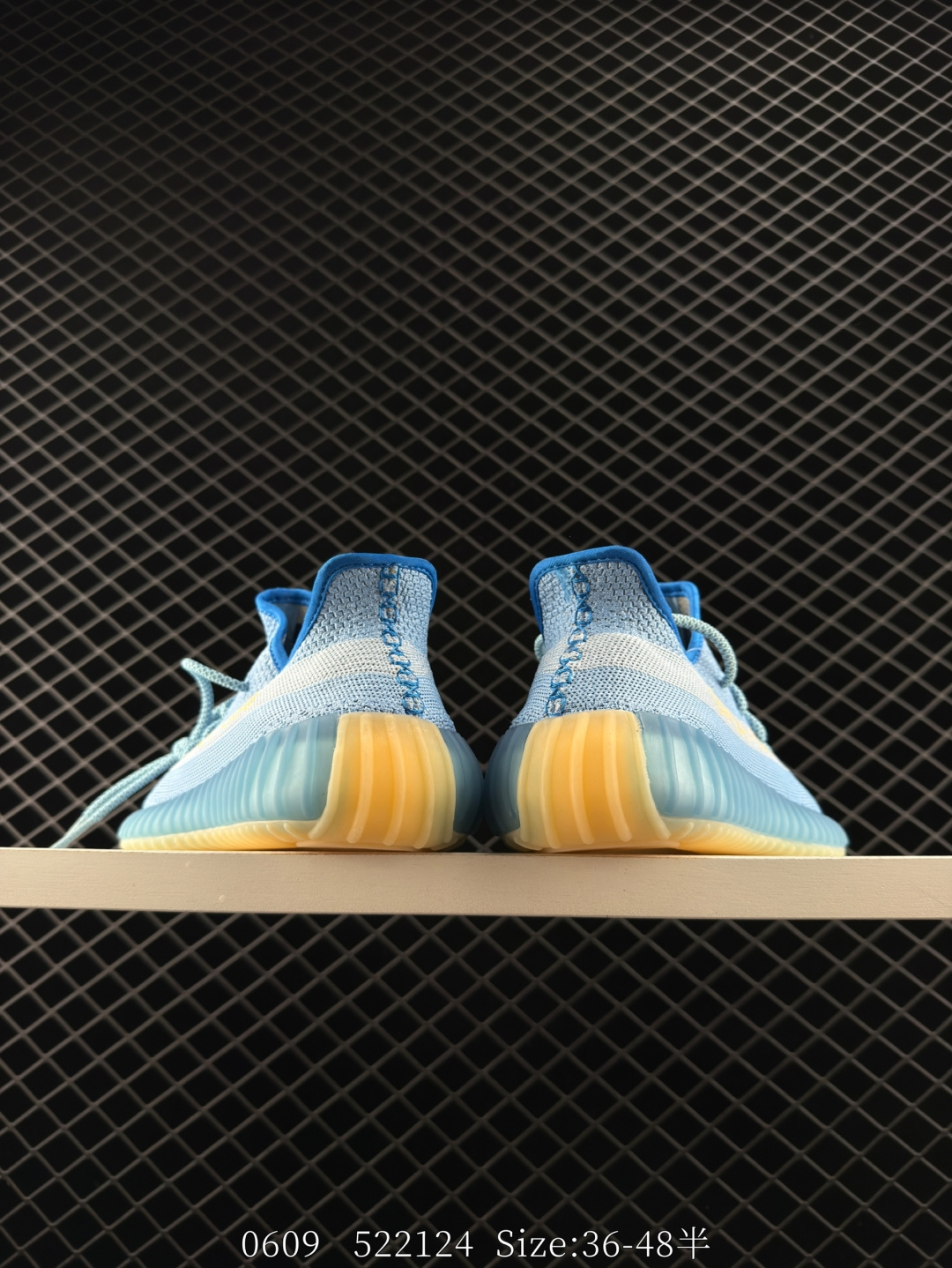 Adidas  Yeezy Boost 350V2