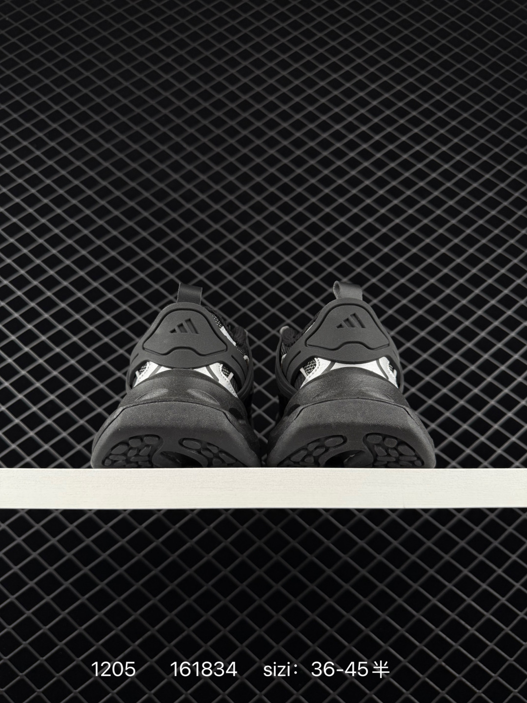 Adidas XLG Runner Deluxe