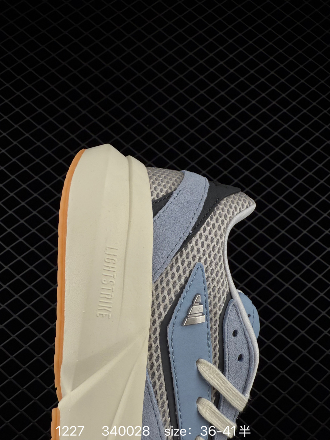 adidas LIGHTBLAZE Sportswear