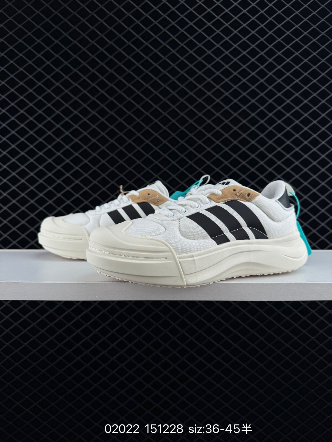 Adidas MAXXCOURT SPW