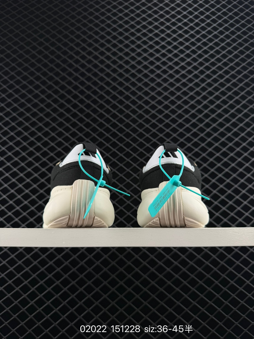 Adidas MAXXCOURT SPW