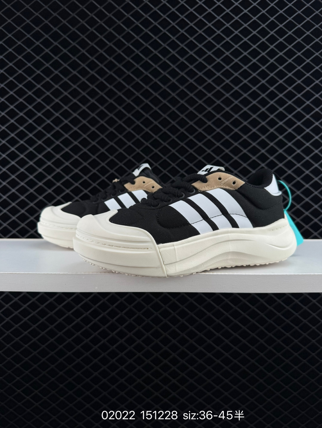 Adidas MAXXCOURT SPW