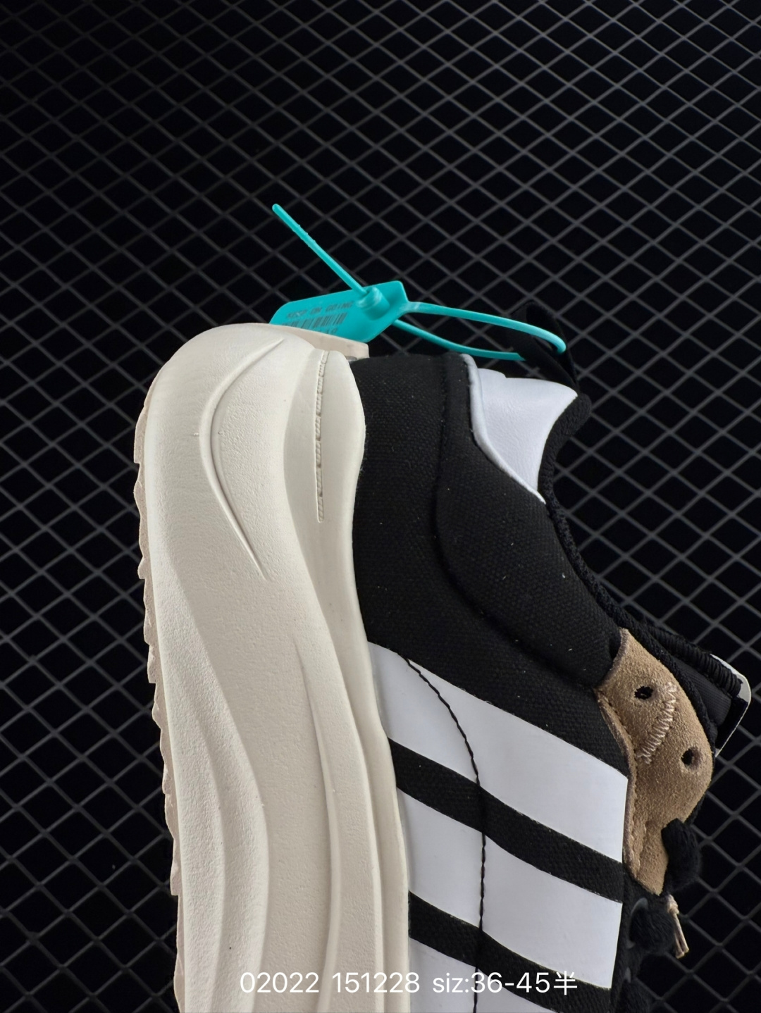 Adidas MAXXCOURT SPW