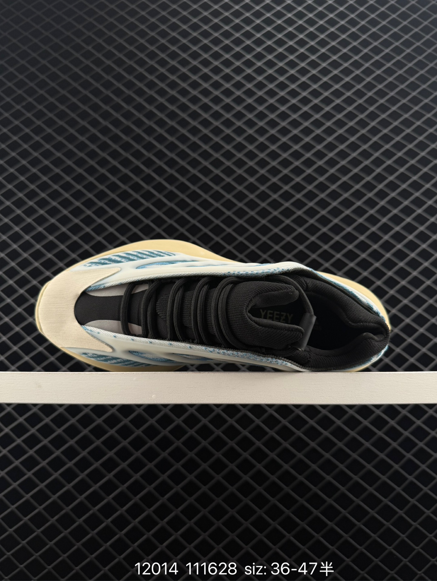 Adidas Originals Yeezy boost 700 V3