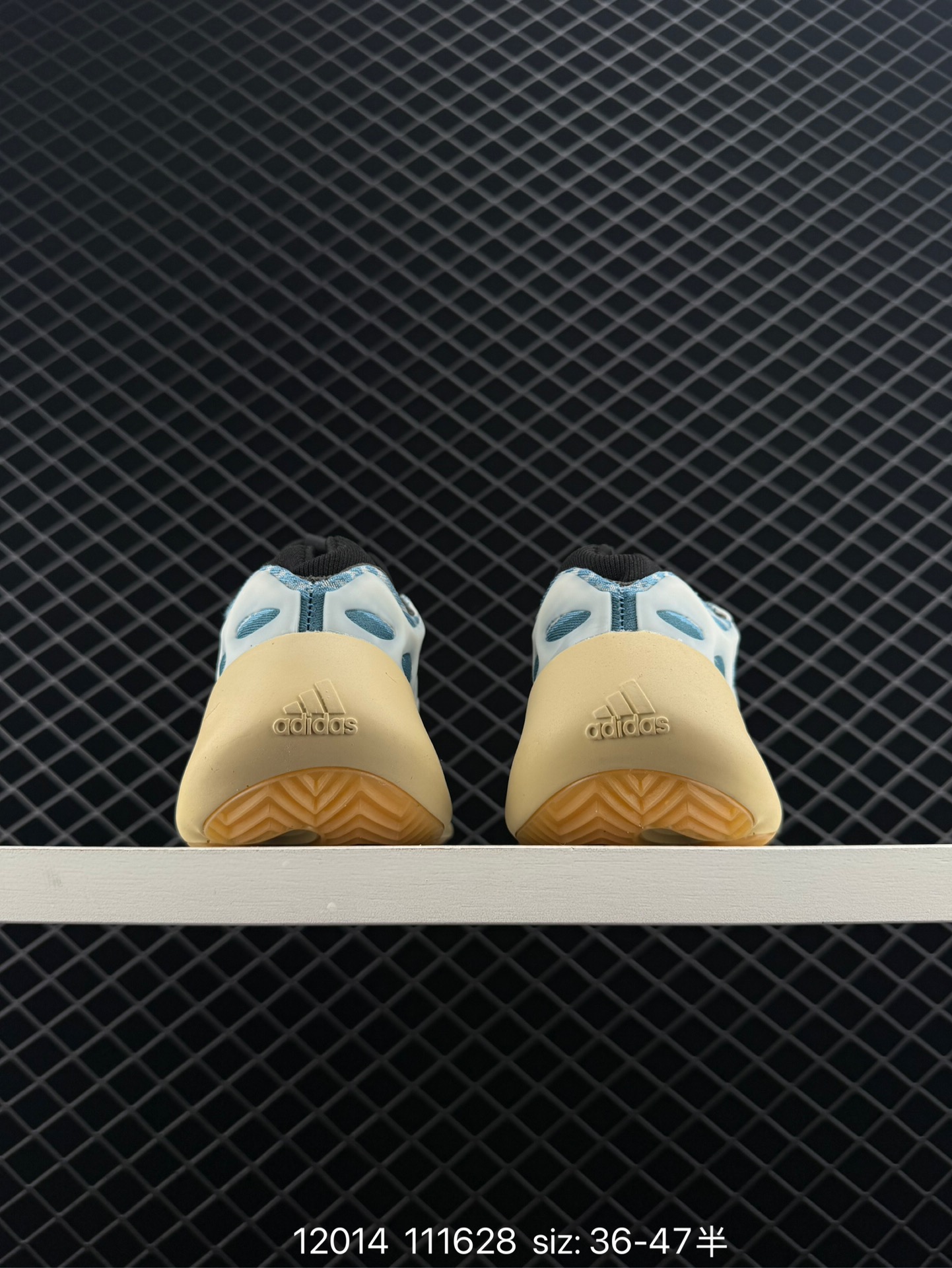 Adidas Originals Yeezy boost 700 V3