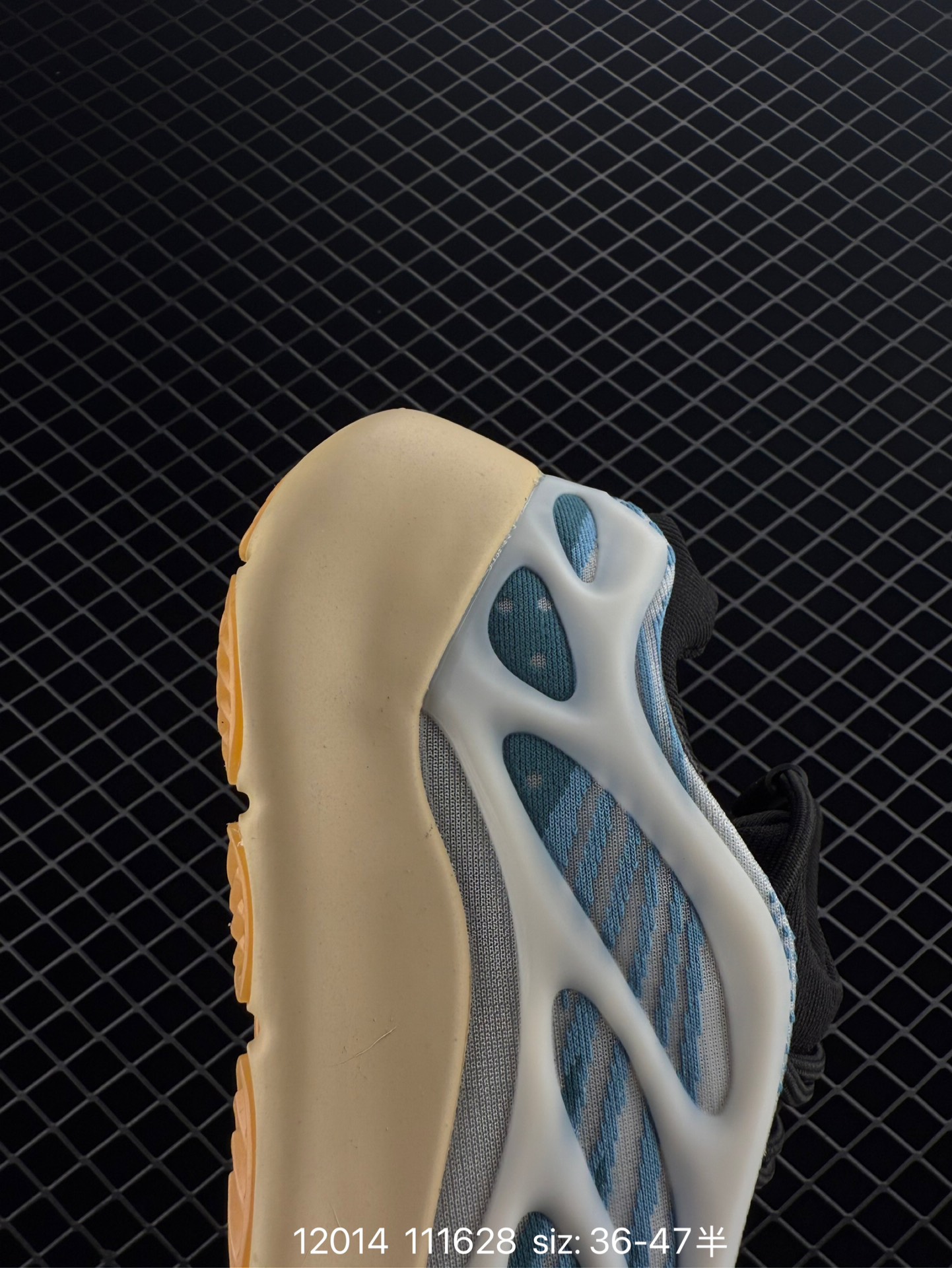 Adidas Originals Yeezy boost 700 V3