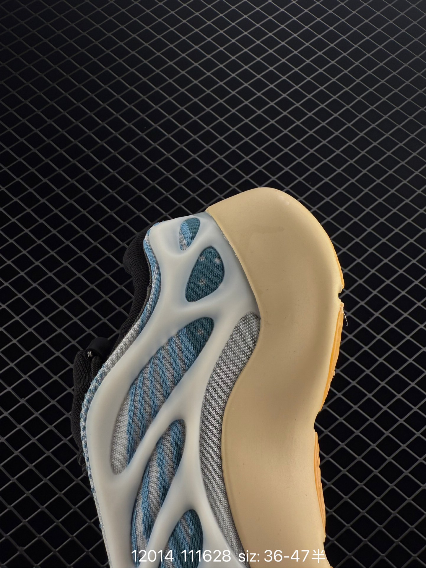 Adidas Originals Yeezy boost 700 V3