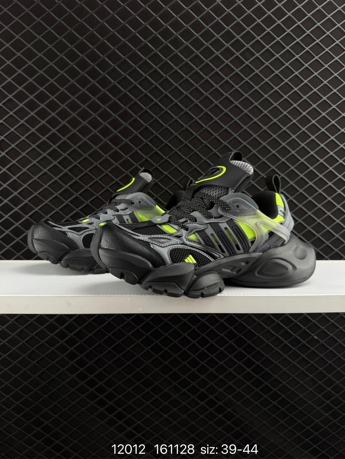 Adidas XLG Runner Deluxe