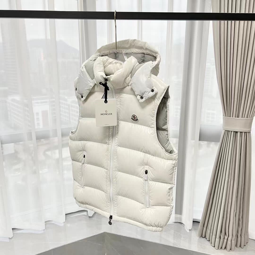 Moncler Bormes Hooded Down Vest