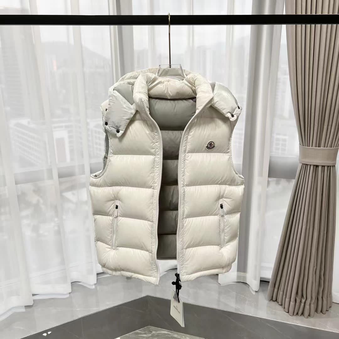 Moncler Bormes Hooded Down Vest