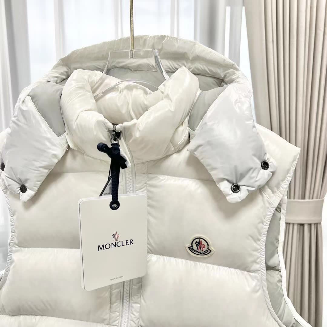 Moncler Bormes Hooded Down Vest