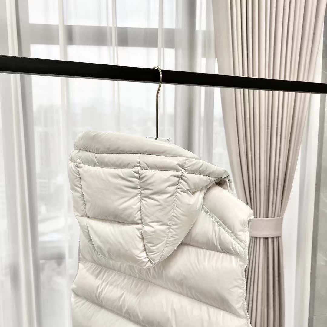 Moncler Bormes Hooded Down Vest