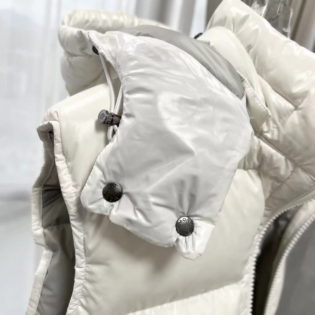 Moncler Bormes Hooded Down Vest