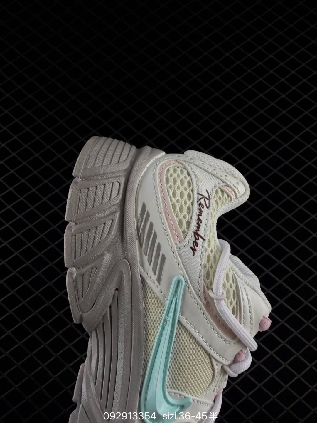 NIKE V2K RUN-HJ4497-001 NIKE V2K RUN-HJ4497-001