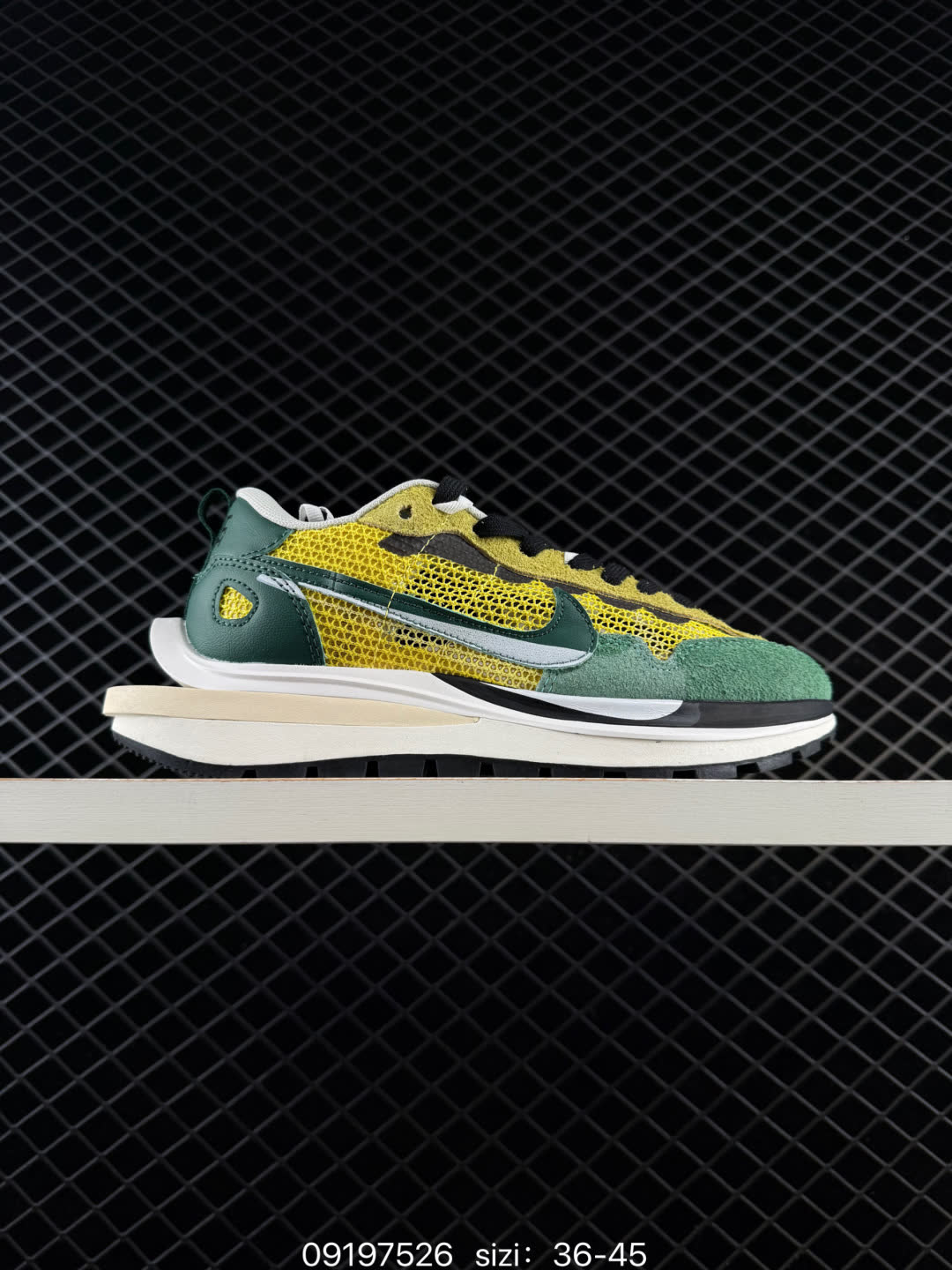 Sacai X NIKe vaporWaffle-DD1875