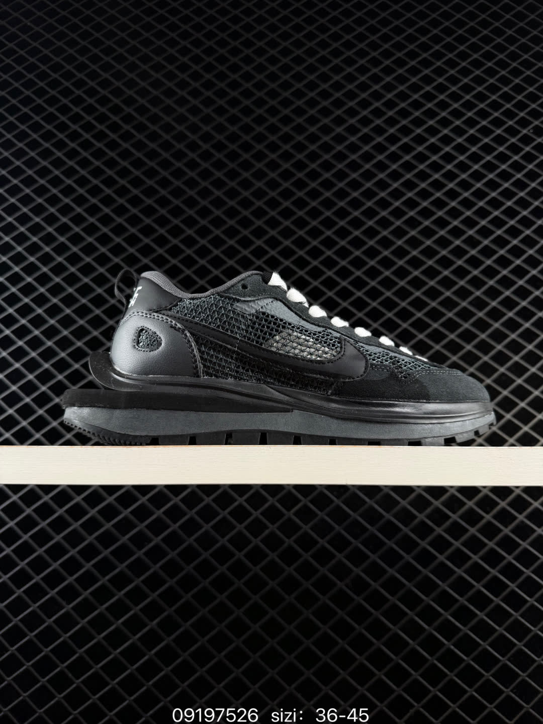 Sacai X NIKe vaporWaffle-DD1875