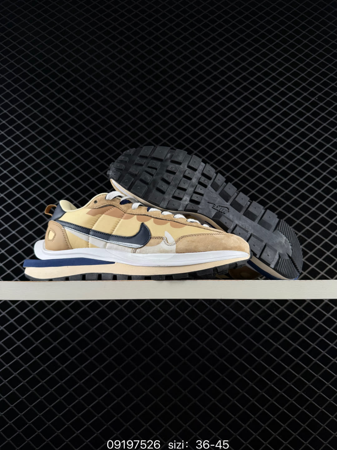 Sacai X NIKe vaporWaffle-DD1875