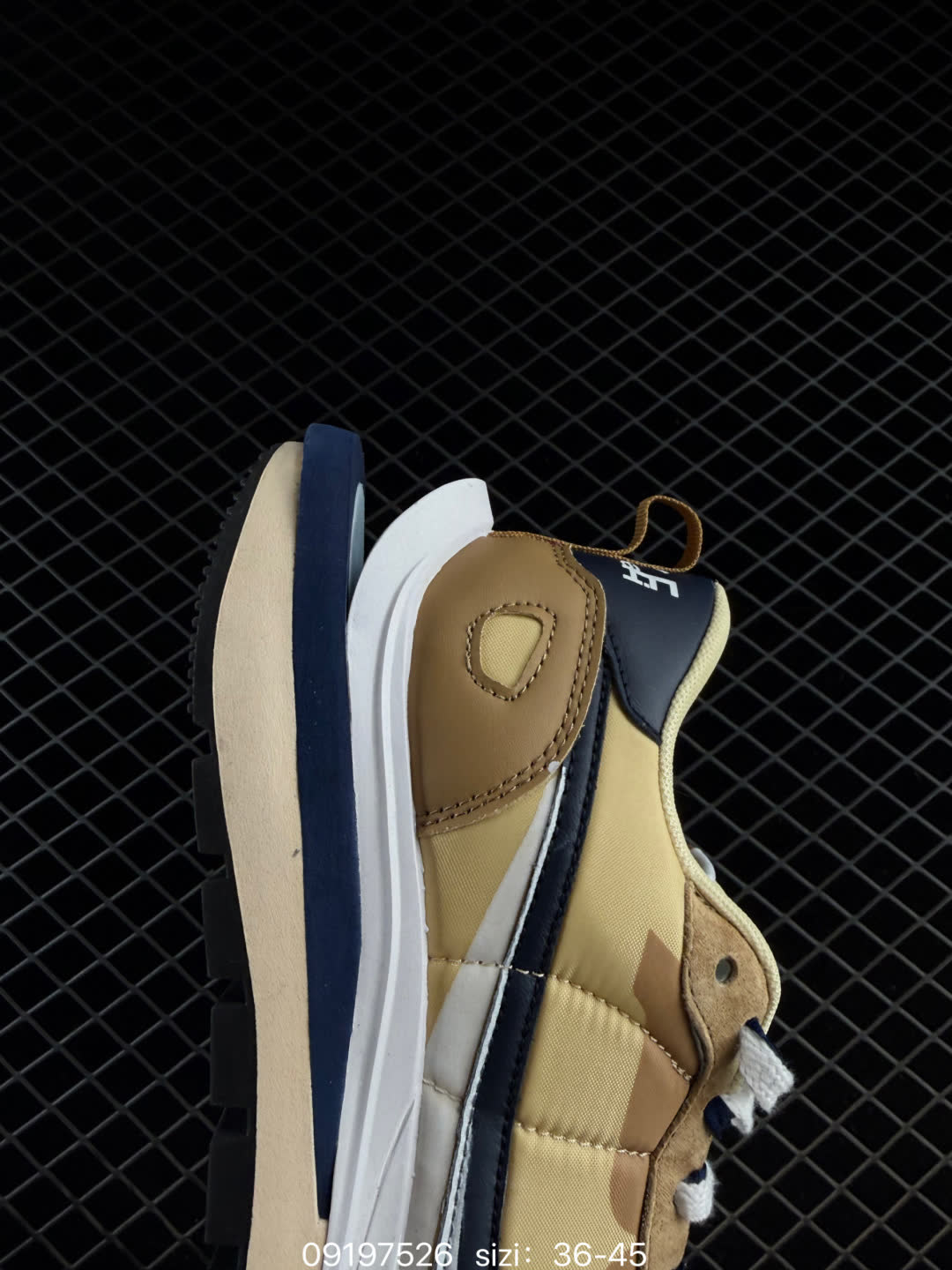 Sacai X NIKe vaporWaffle-DD1875