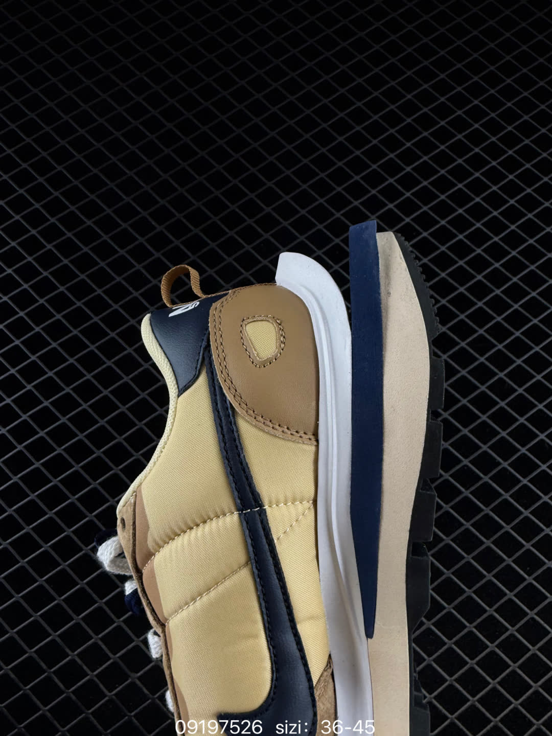 Sacai X NIKe vaporWaffle-DD1875