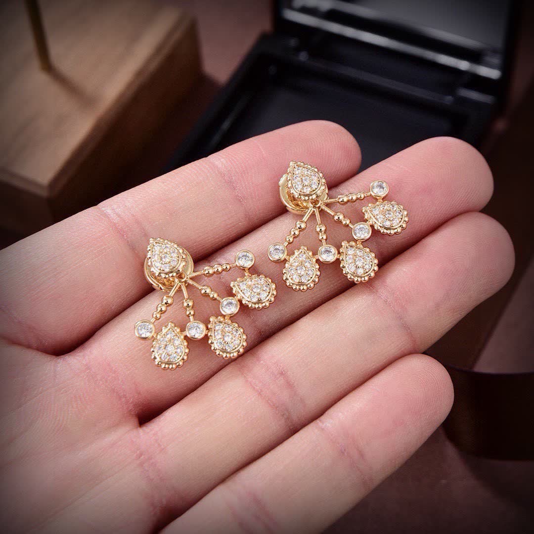 Boucheron Elegant Gold and Diamond Earrings