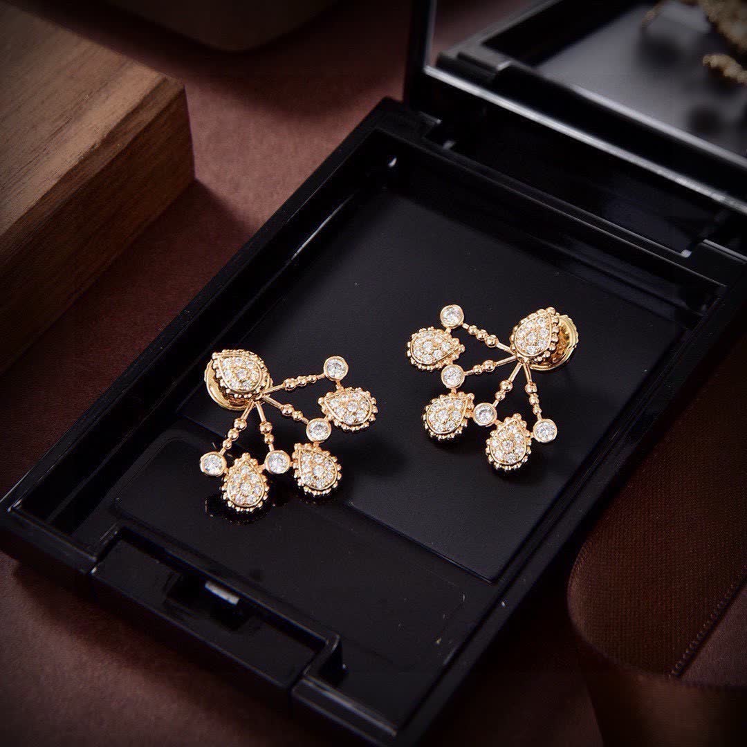 Boucheron Elegant Gold and Diamond Earrings