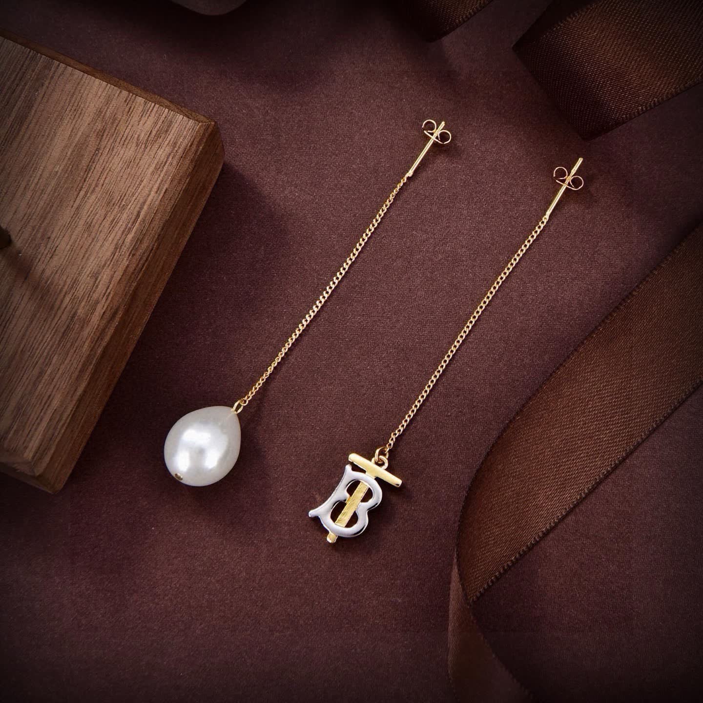 Burberry Gold Chain Earrings with Pearl and Logo Charm