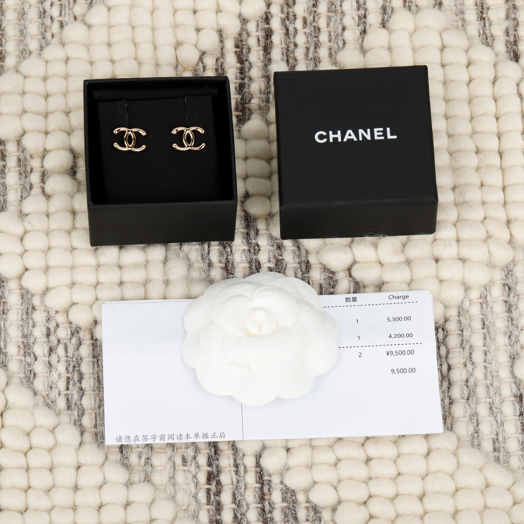 Chanel CC Logo Earrings Chanel CC Logo Earrings