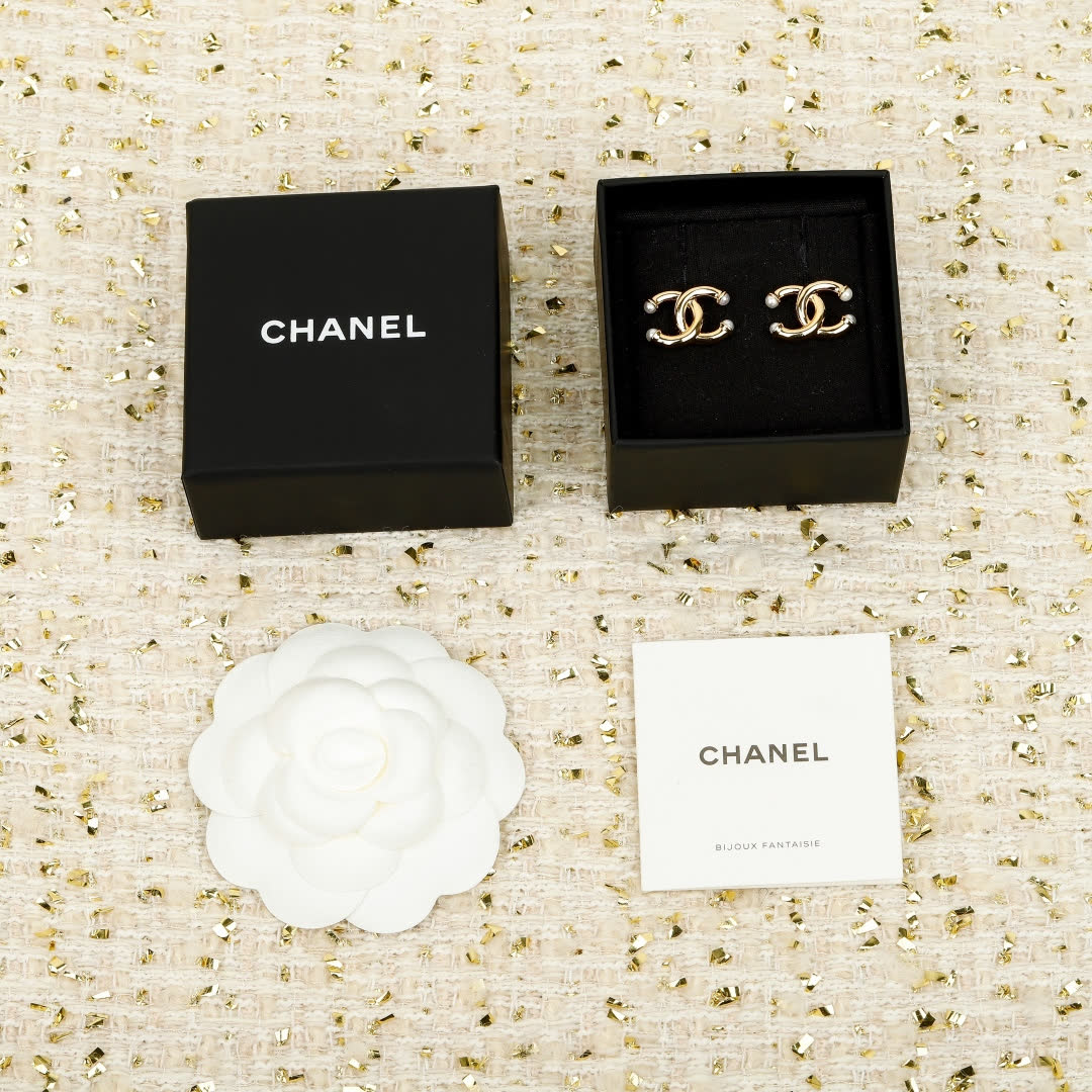 Chanel CC Logo Earrings Chanel CC Logo Earrings