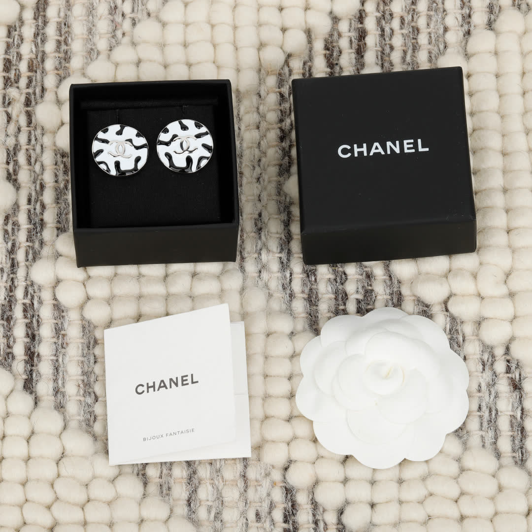 Chanel CC Logo Earrings Chanel CC Logo Earrings