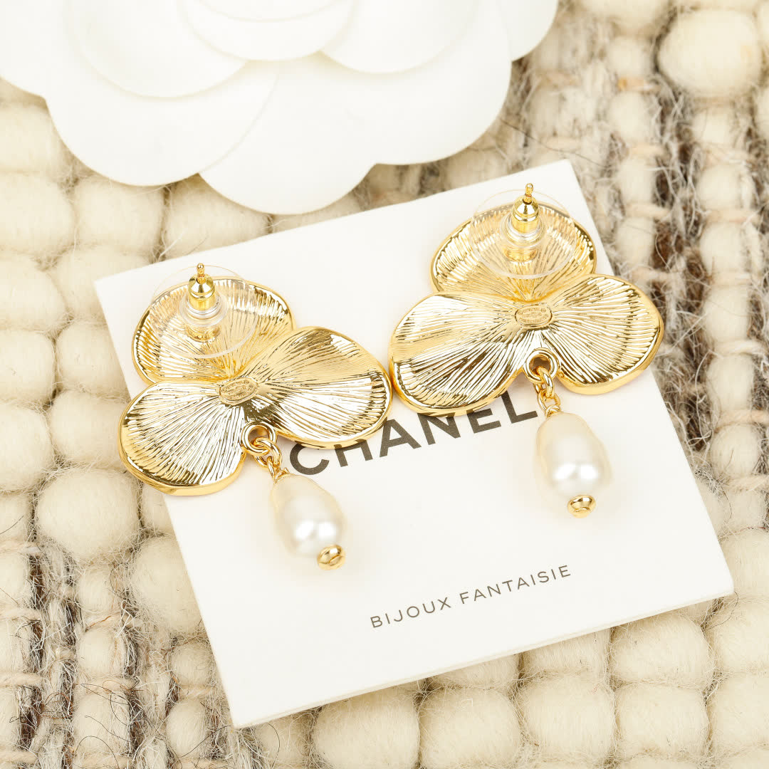Chanel Red Flower Earrings with Pearl