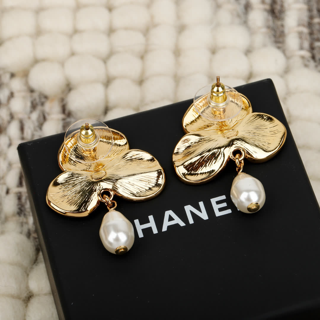 Chanel White Flower Earrings with Pearl