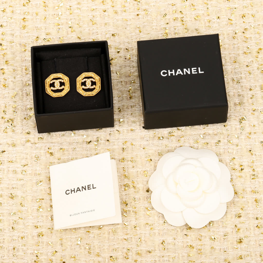 Chanel CC Logo Stud Earrings Chanel CC Logo Stud Earrings