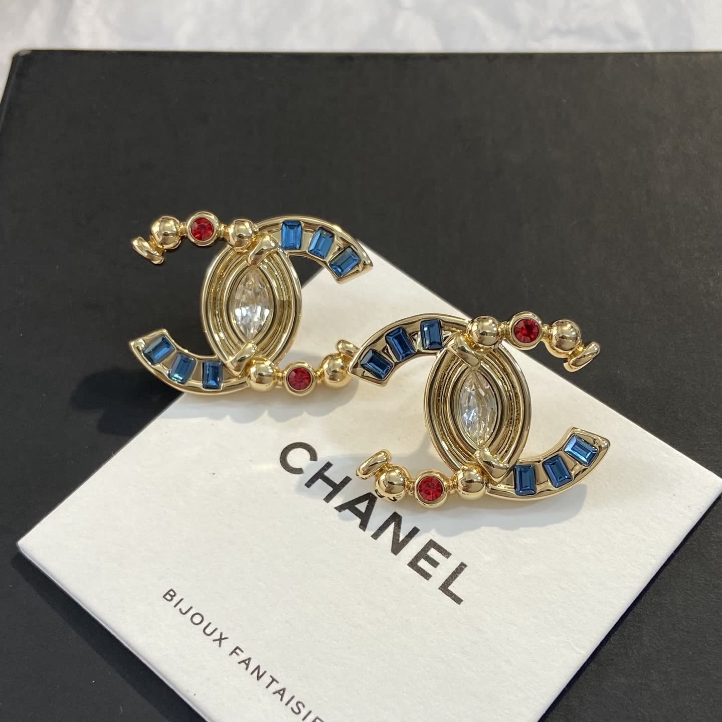 Chanel CC Logo Crystal Stud Earrings-XE01005