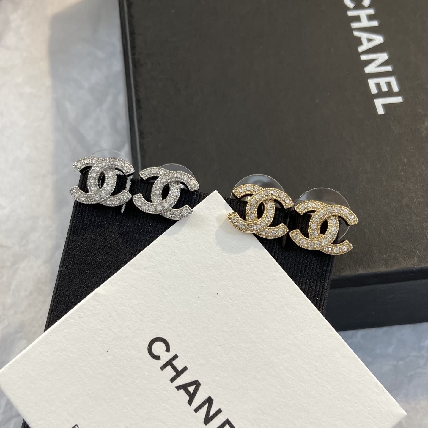 Chanel CC Logo Crystal Stud Earrings-XE0145