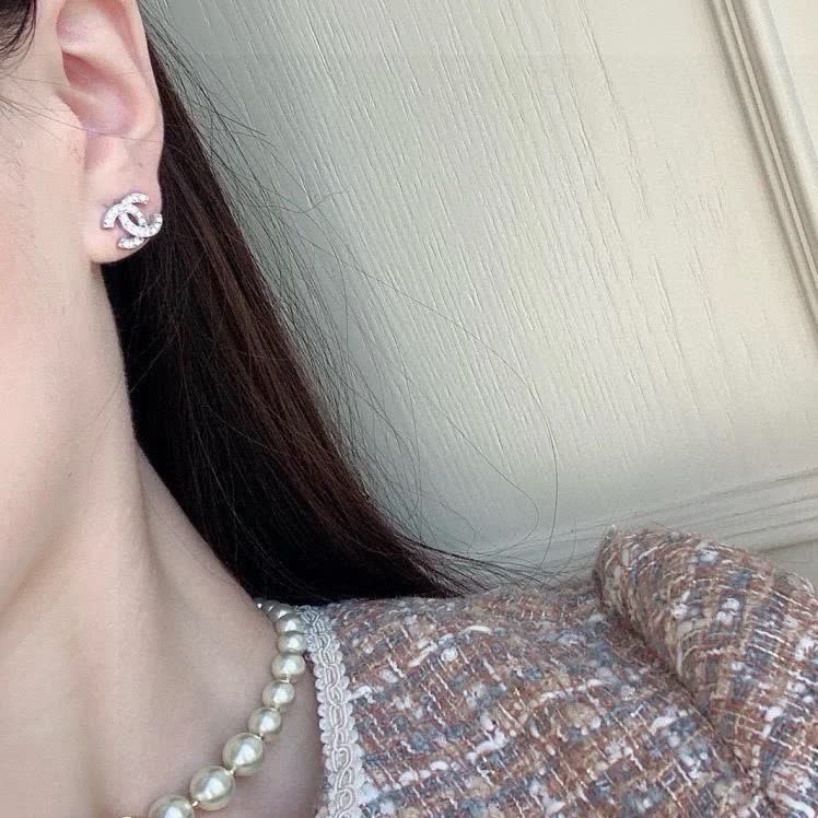 Chanel CC Logo Crystal Stud Earrings-XE0145
