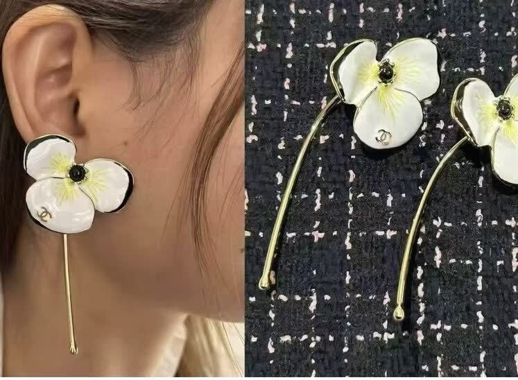 Chanel Red and White Enamel Flower Earrings-XE1273