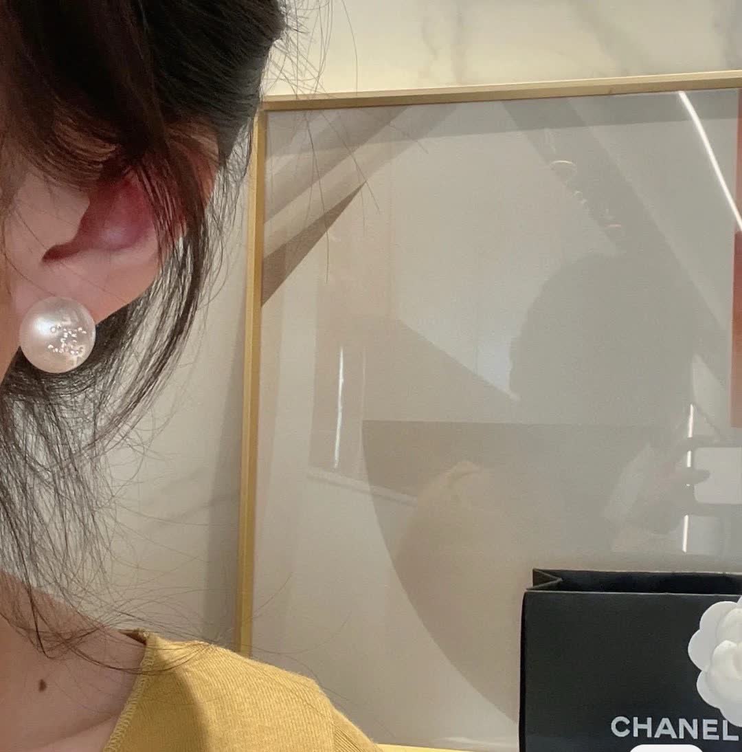 Chanel Pearl Earrings-XE751