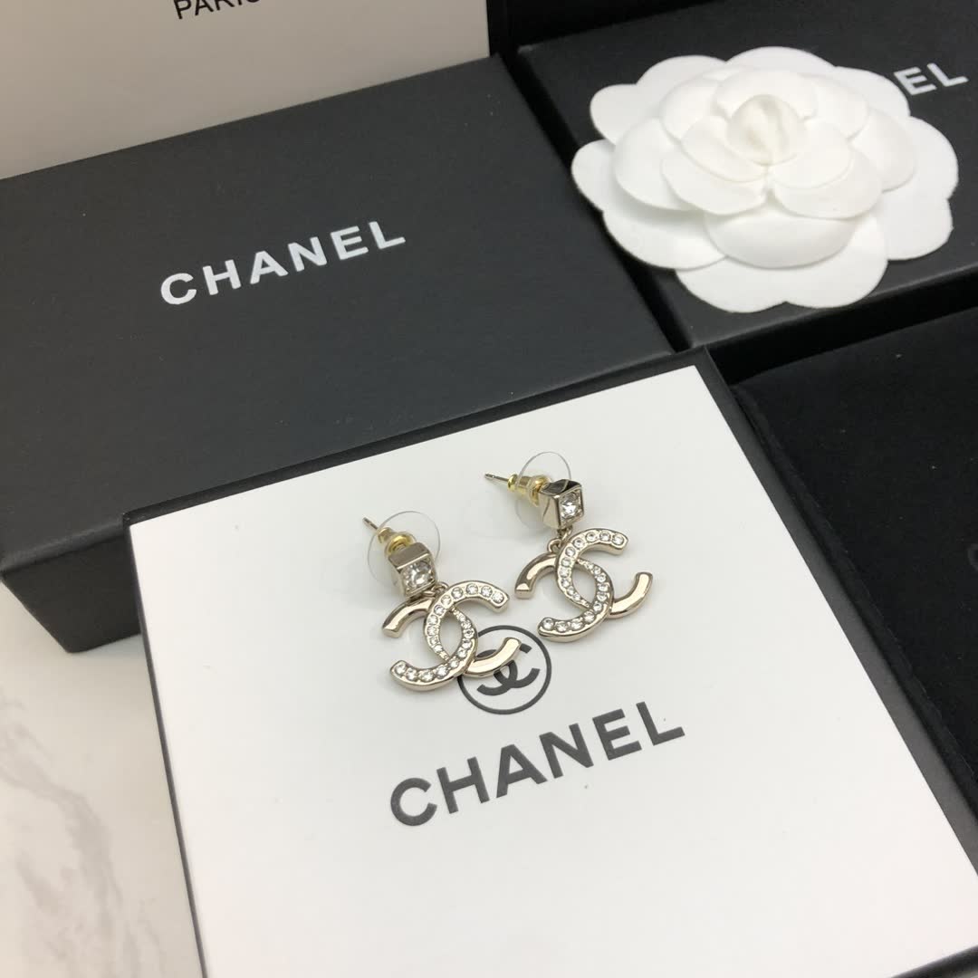 Chanel CC Logo Earrings Chanel CC Logo Earrings