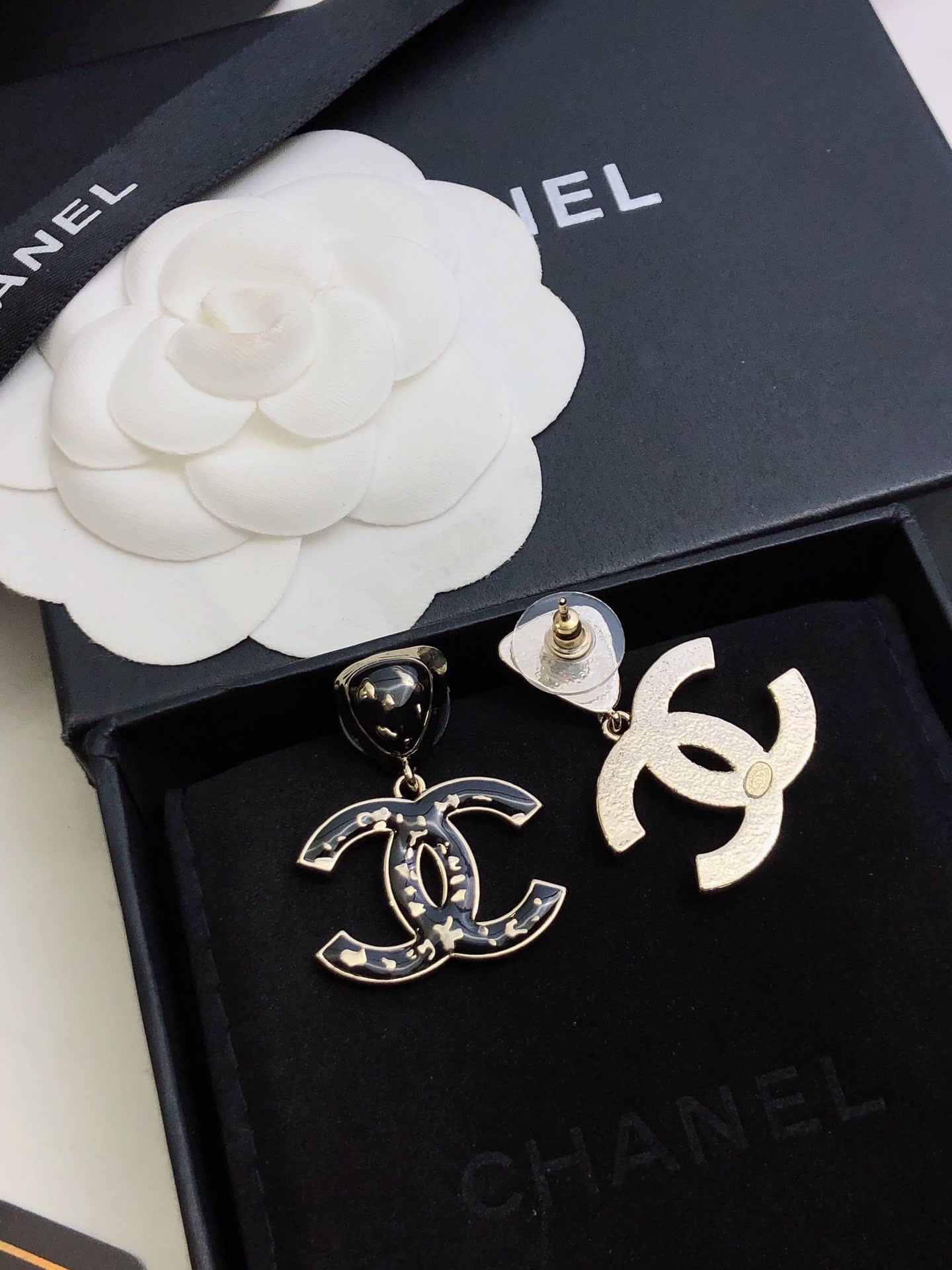 Chanel CC Logo Earrings Chanel CC Logo Earrings