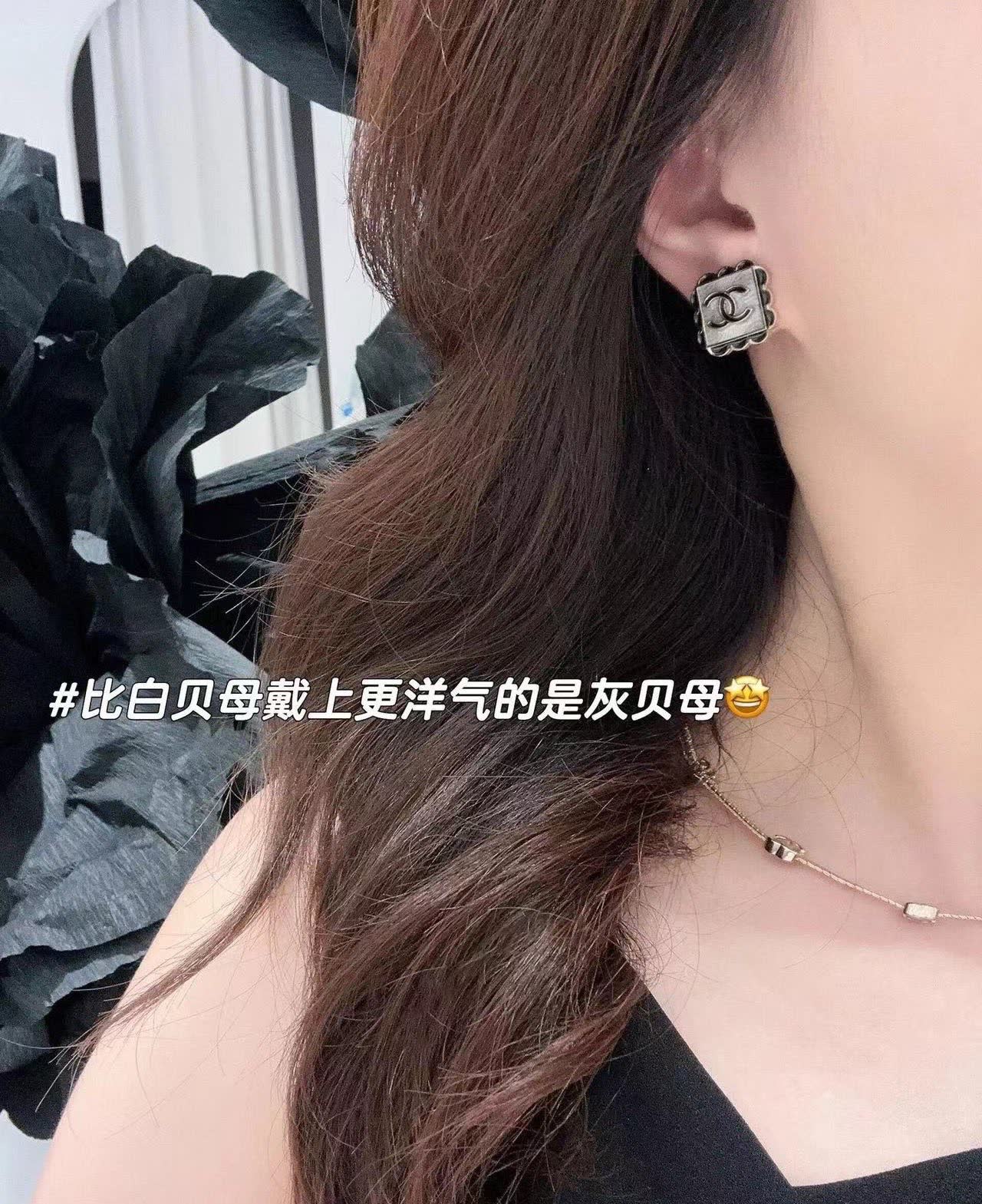 Chanel CC Logo Earrings Chanel CC Logo Earrings