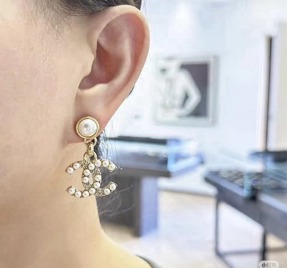 Chanel CC Logo Pearl Drop Earrings